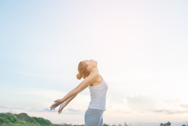 Femme apaisée par l'Hypnose